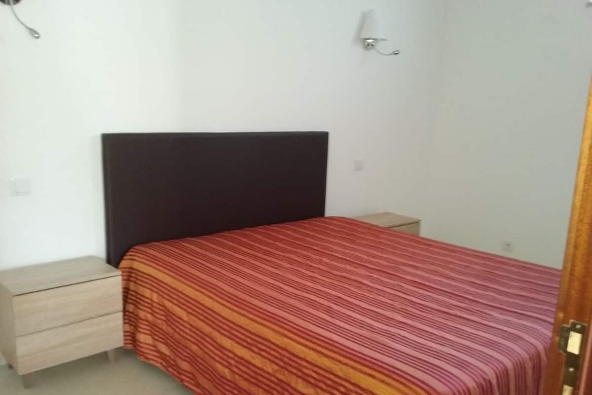 Familie appartement, 3 slaapkamers | 2 slaapkamers, Select Comfort-bedden, een strijkplank/strijkijzer