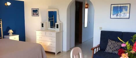 Classic-Studio, eingeschränkter Meerblick | 2 Schlafzimmer, Select-Comfort-Betten, Bügeleisen/Bügelbrett, Babybetten