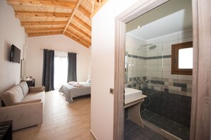 Douche, sĂšche-cheveux, serviettes fournies, savon