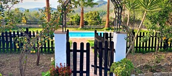Charming Villa in Zahara de la Sierra, Cádiz: pool & pet - friendly