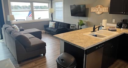 Adorable Cottage on Traverse City's Silver Lake!