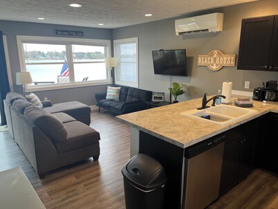 Adorable Cottage on Traverse City's Silver Lake!