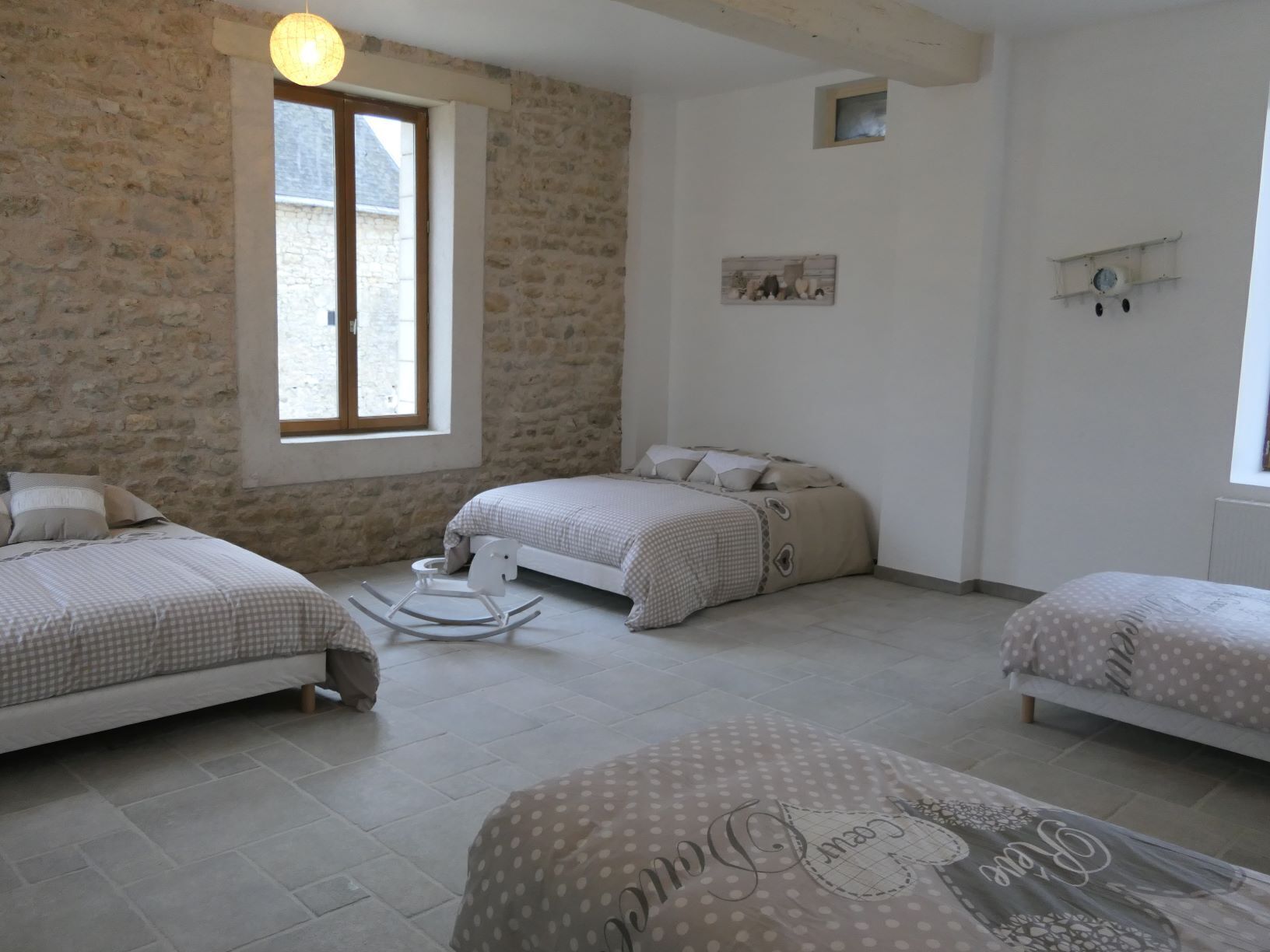 4 dormitoris, planxa i posts de planxar, wifi i roba de llit 