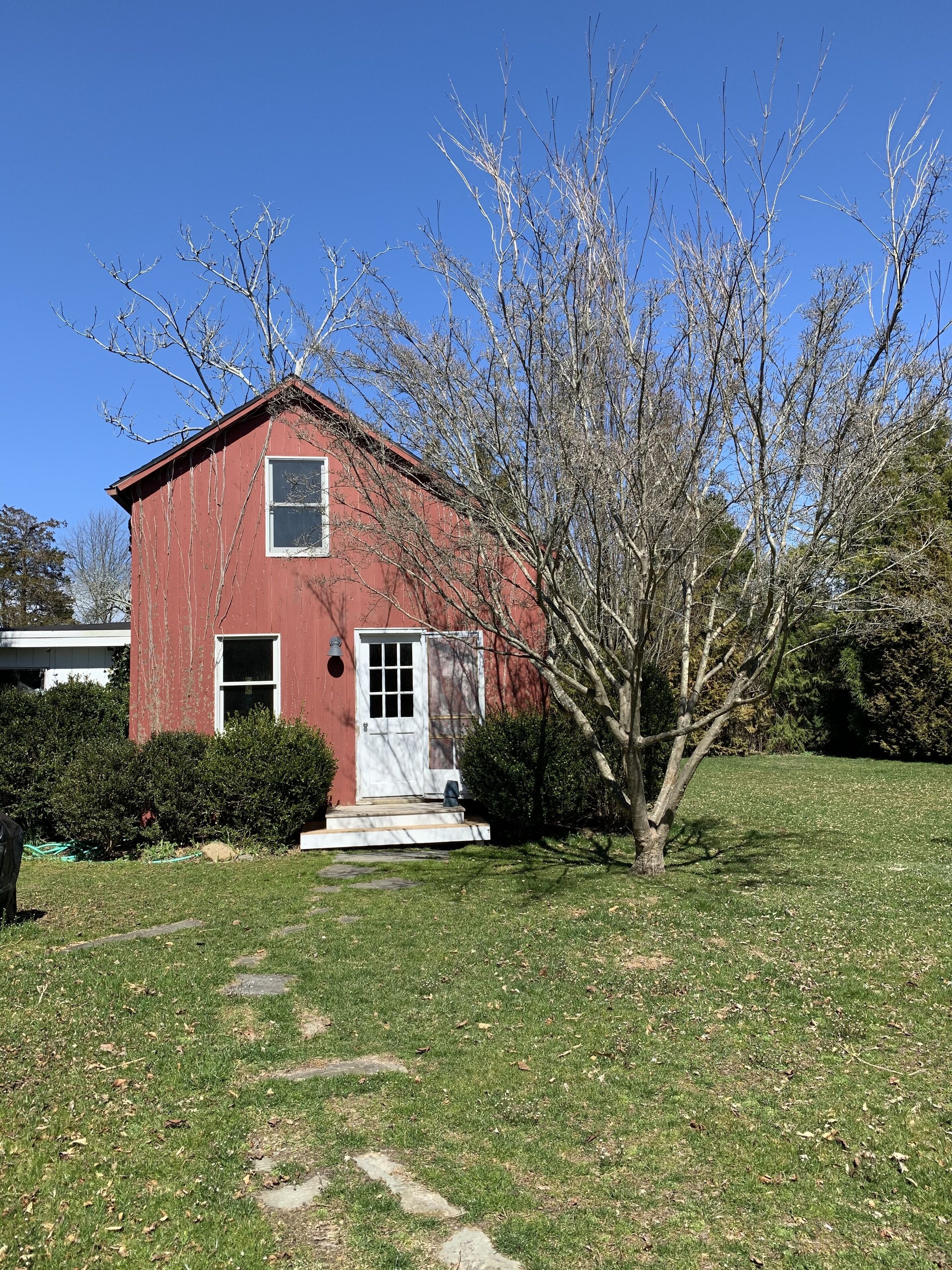 Artist Hideaway Barn in the center of East Hampton Village