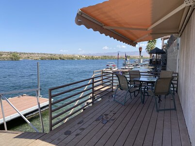 Riverfront Oasis Guest House, one bedroom with dock