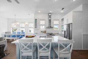 雪櫃、微波爐、焗爐、爐具