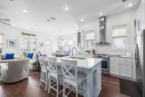 雪櫃、微波爐、焗爐、爐具