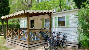 Family Mobile Home (Le grand Méditerranéen) | 2 bedrooms, iron/ironing board, WiFi