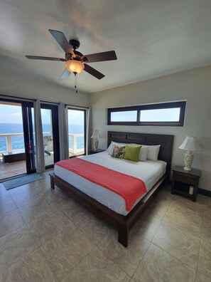 1 makuuhuone, memory foam -patjalliset sängyt, tallelokero huoneessa