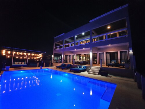 French Harbor Suite  (King Suite)