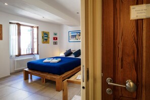 1 dormitorio, cuna de viaje, wifi gratis y ropa de cama