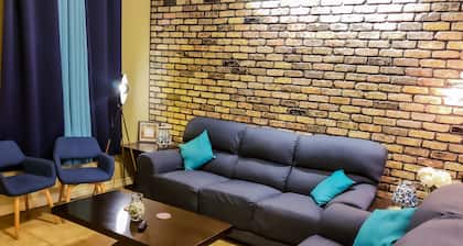 Chicago Style Town home in a gated community!!Spacious 1100sqft