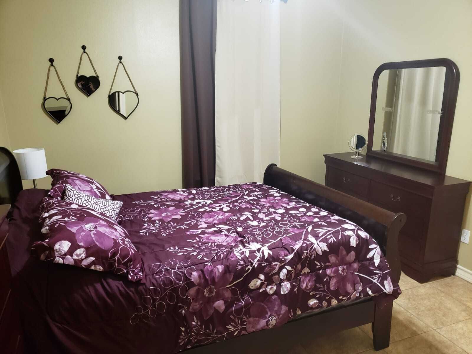 Chicago Style Town home in a gated community!!Spacious 1100sqft