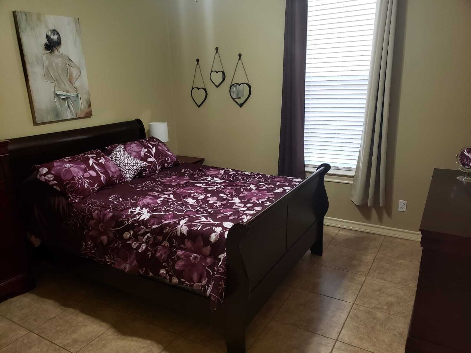 Chicago Style Town home in a gated community!!Spacious 1100sqft