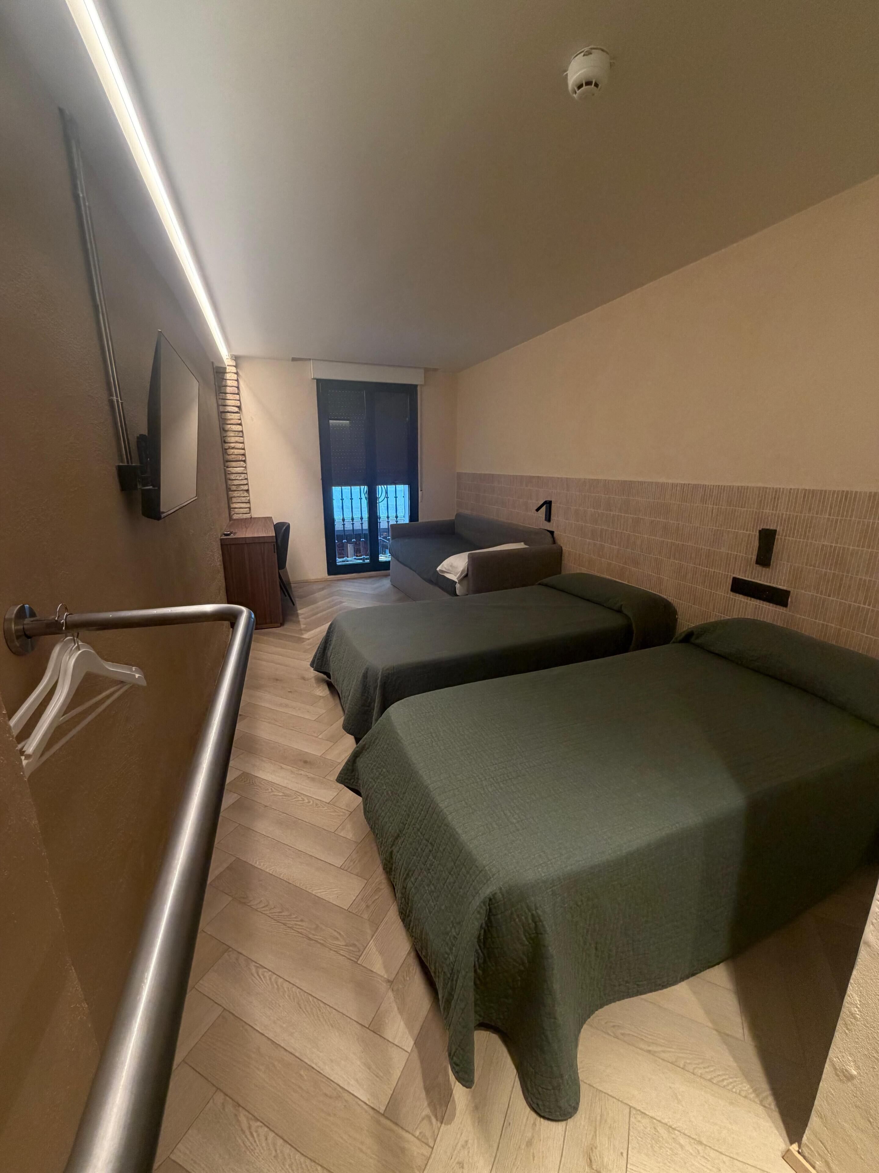 Deluxe Twin Room | Desk, free WiFi, bed sheets