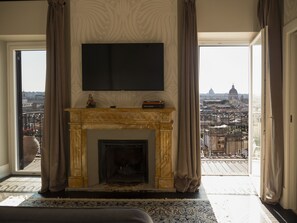 Studiosuite – panorama (Tramonto) | Sengetøy av topp kvalitet, dundyner, senger med overmadrass og minibar