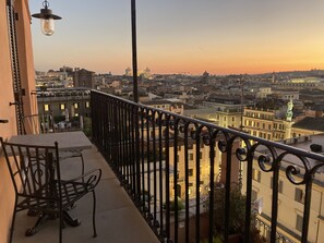 Studiosuite – panorama (Tramonto) | Terrasse/patio