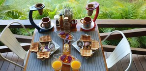 Free daily continental breakfast  - Baliyana Lodge (Pinilla)