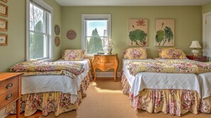 4 bedrooms, iron/ironing board, travel crib, internet