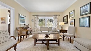 Smart TV, fireplace, stereo