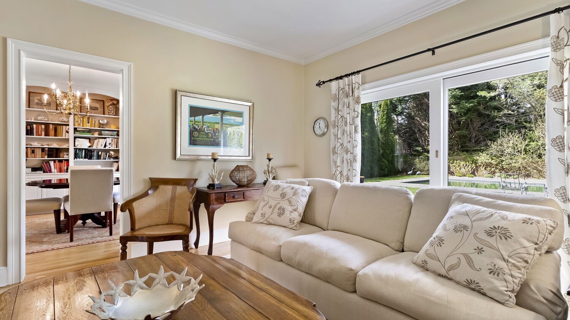 Smart TV, fireplace, stereo