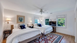 4 habitaciones, tabla de planchar con plancha, cuna de viaje y internet