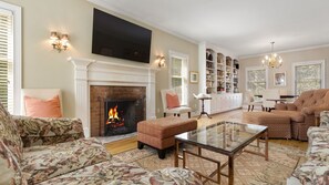 Smart TV, fireplace, stereo