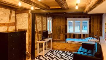 1 bedroom, in-room safe, desk, soundproofing