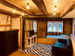 1 dormitorio, caja fuerte, escritorio y sistema de insonorización