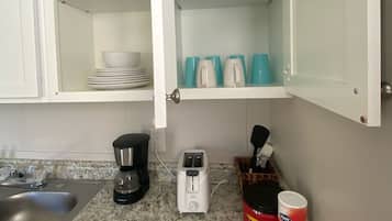 Fridge, stovetop, coffee/tea maker, toaster