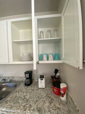 Fridge, stovetop, coffee/tea maker, toaster - Adventure C1 exterior cabin (Cleveland)