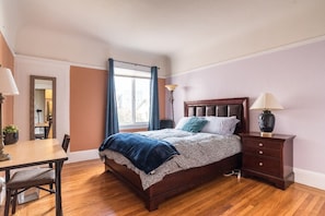 3 bedrooms, iron/ironing board, free WiFi, bed sheets