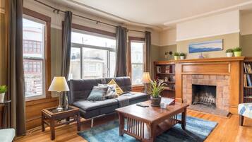 Smart TV, fireplace, Netflix, books