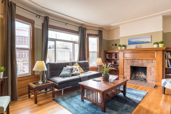 Fabulous apartment near Seacliff & Presidio: Old world charms w modern comforts