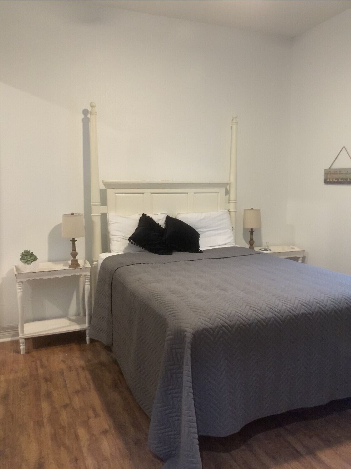 The YOLO House! Beach Front - Private Walkway - Wonderful Memories are made here