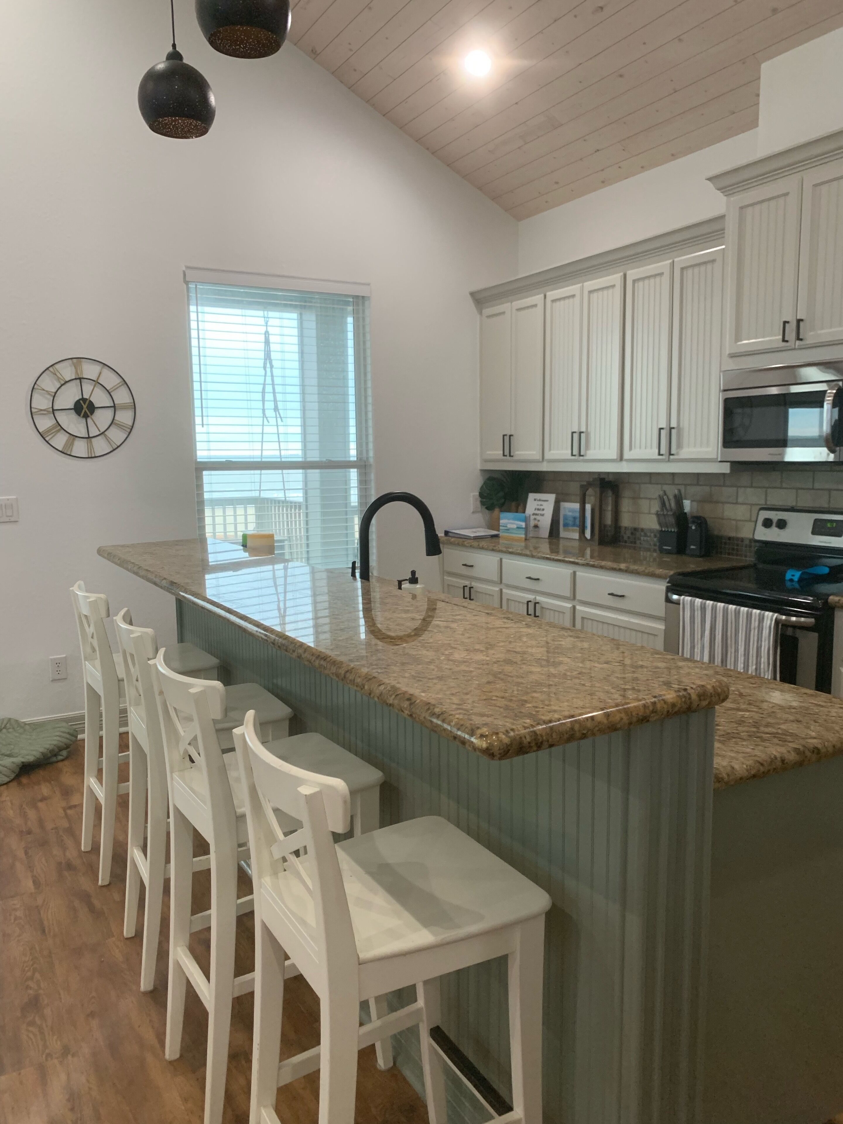 The YOLO House! Beach Front - Private Walkway - Wonderful Memories are made here