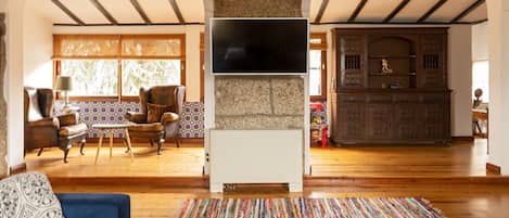 Smart TV, fireplace, table football, ping pong