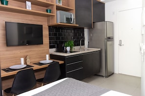 Studio Confort (352978) | Cuisine privée | Réfrigérateur, four à micro-ondes, cafetière-théière, grille-pain