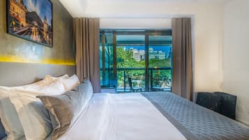 1 bedroom, minibar, desk, laptop workspace