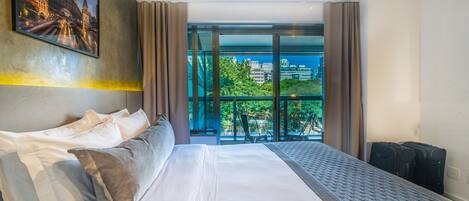 1 bedroom, minibar, desk, laptop workspace