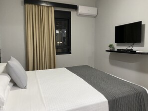 Deluxe Studio, 1 Queen Bed (292925 )