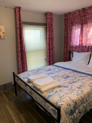 Economy-Zimmer | 1 Schlafzimmer, Schreibtisch, laptopgeeigneter Arbeitsplatz