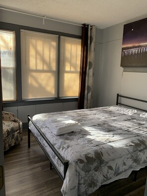 Economy-Zimmer | 1 Schlafzimmer, Schreibtisch, laptopgeeigneter Arbeitsplatz