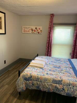 Habitació econòmica | 1 dormitori, escriptori i espai de treball apte per a portàtils 