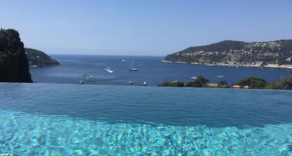 Luxury villa - 3 bedrooms/3 bathrooms- overlooking the bay of Villefranche