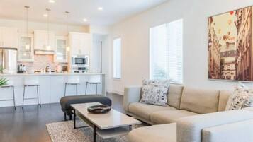 Signature Townhome, 2 Bedrooms, City View | Living area | 60-inch Smart TV with cable channels, TV, Netflix