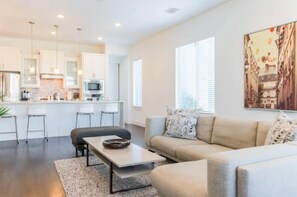 Signature Townhome, 2 Bedrooms, City View | Living area