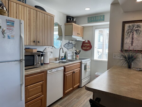Fridge, microwave, stovetop, dishwasher