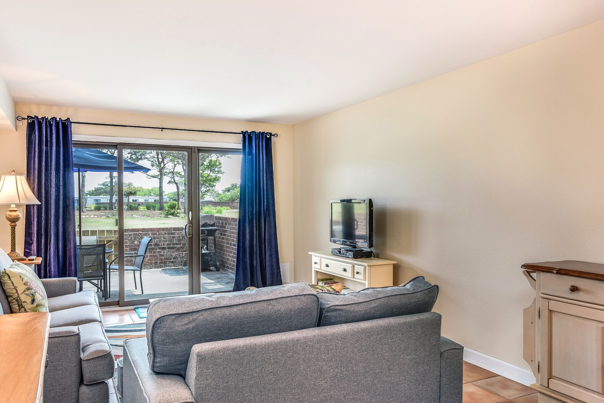 Delightful Dolphin: Soundside with sound views, community pool and tennis court,