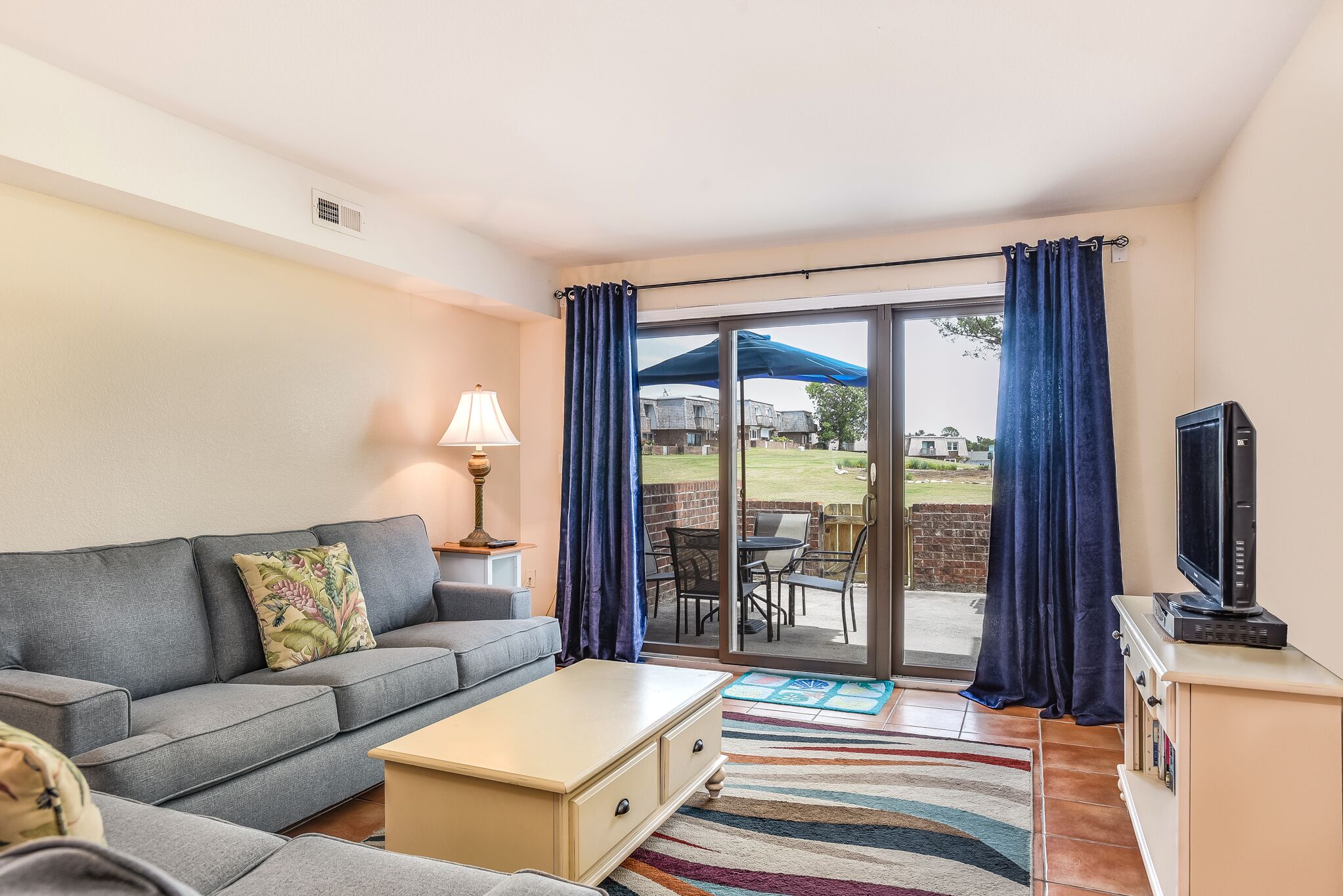 Delightful Dolphin: Soundside with sound views, community pool and tennis court,